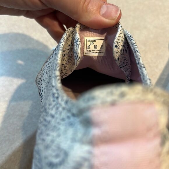 VANS Women’s Paisley Print Sneakers - Picture 6 of 7